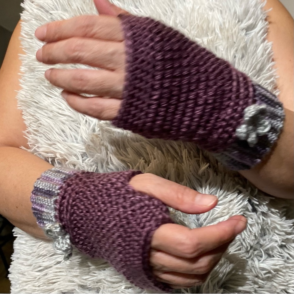 Gloves - Picture 3 of 6